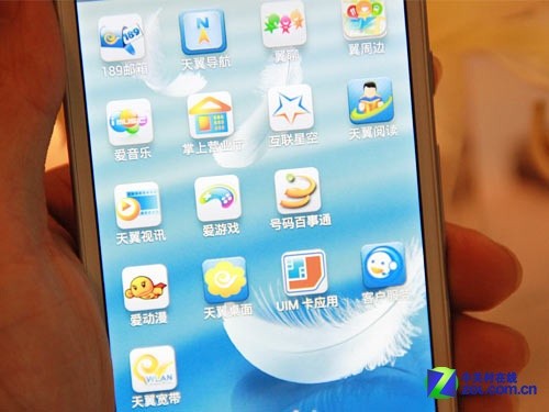 1300万像素拍照与三防功能 百事通导航手机的卓越体验